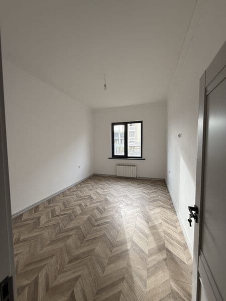 Янги қурилган дом. Арентир акфа университети билан йонма йон — фото 4