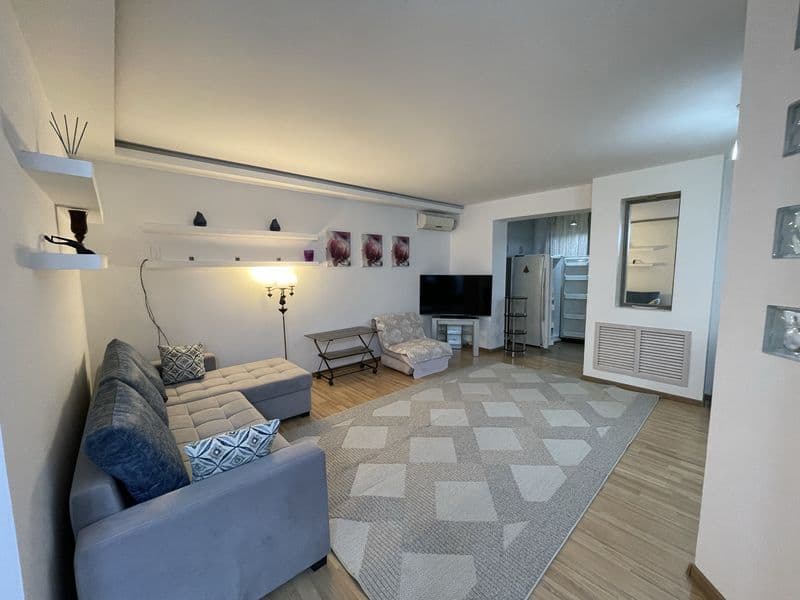 Сдаётся в аренду отличная квартира в хорошем месте.  <br />
