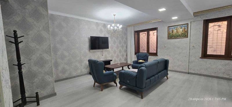 Сдаётся СВОЯ 4-х комнатная метро Шахристанская.<br />
С зала — фото 5