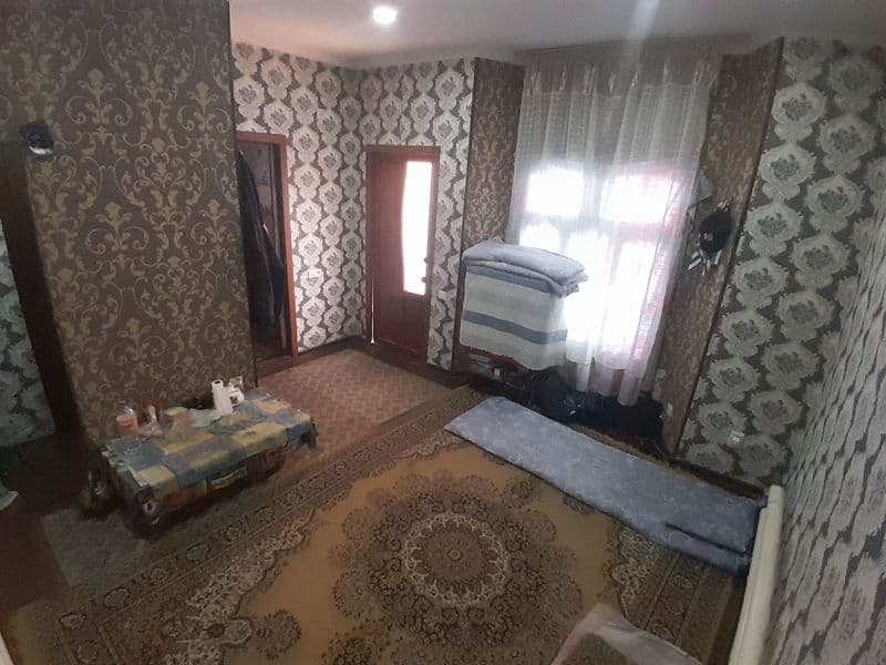 Buyuk ipak yo'li metrosiga yaqinro joyda kv bor. 1ta yoki 2t