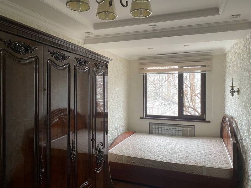 Рядом метро " космонавтов" тихий двор в центре — фото 4