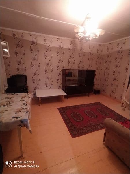 Сдаётся двухкомнатная квартира на первом этаже двух этажного