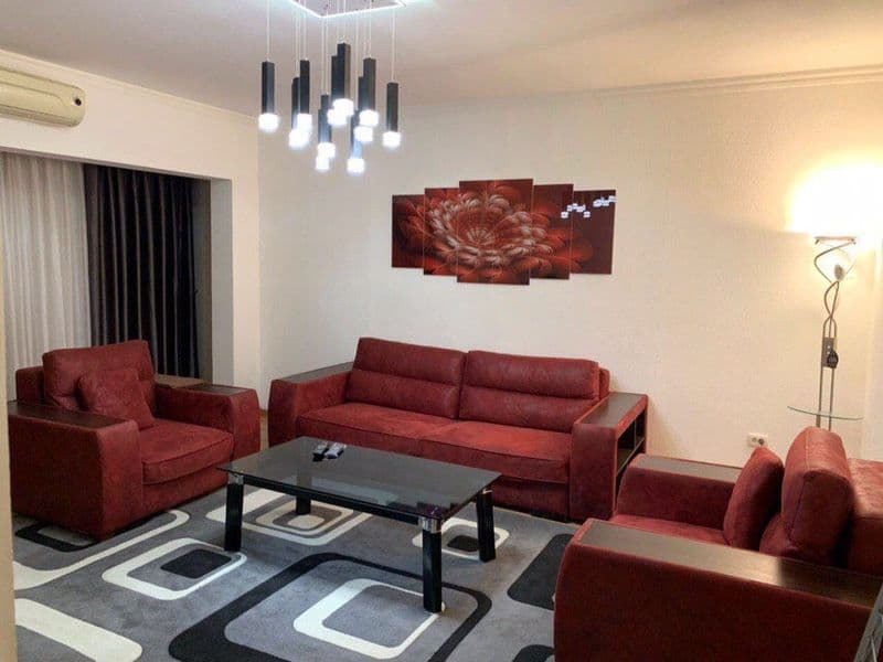 2 х комнатная с евро ремонтом <br />
<br />
Отдельный вход <