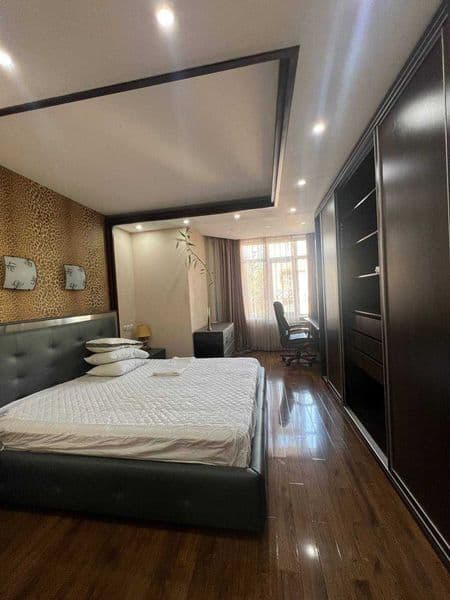 Сдается 4 комнатная квартира 180 кв.м.<br />
Укомплектована  — фото 2