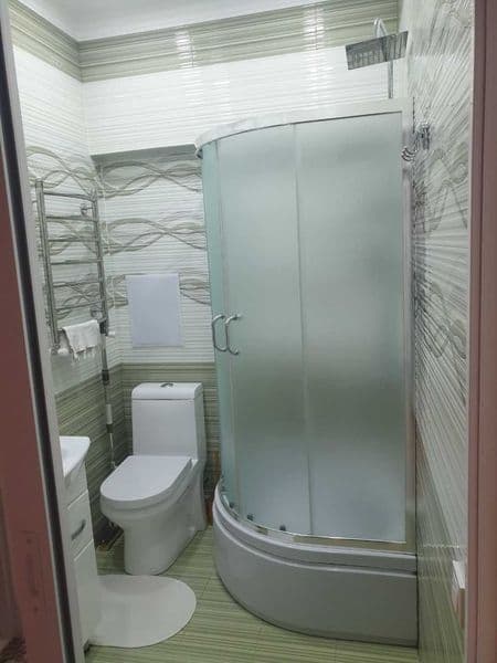 Квартира находится в Мирабадском районе, 9 этажный дом рядом — фото 4