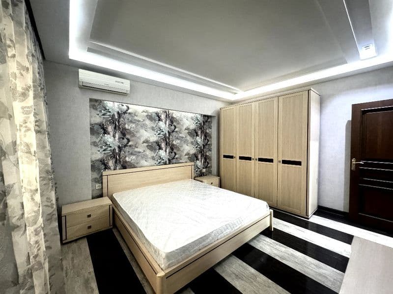 Сдаётся квартира САДЫК-АЗИМОВА 4/3/4 на долгий срок. <br />
