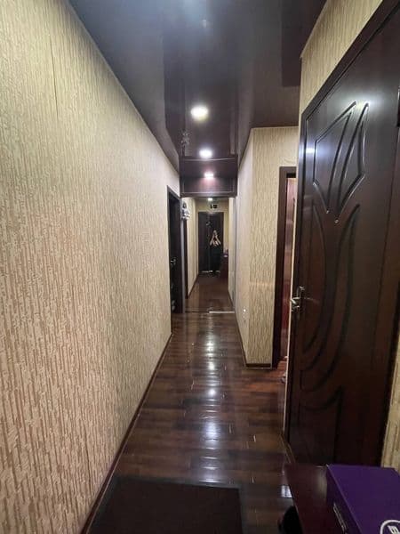 Сдается в аренду 2 комнатная квартира <br />
На 4 этаже 4х э