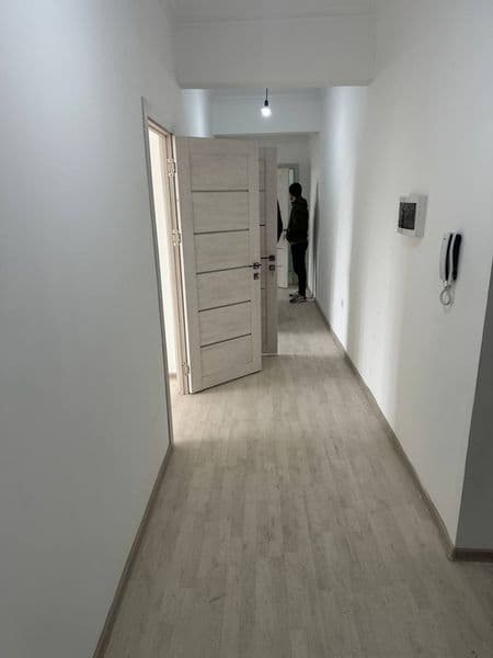 Сергили янги дархон 2хона 300доллир узок муддатга берилади<b