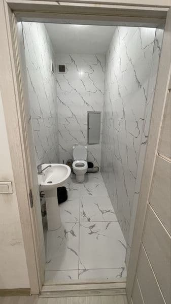 3 xonali uy ijaraga beriladi. Kvartirada gaz plita va kondit — фото 5