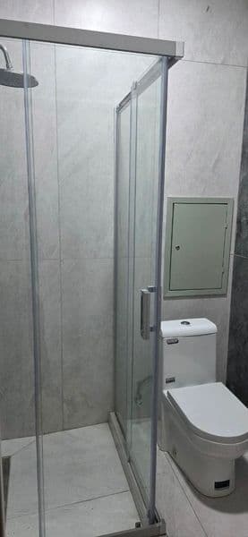 Чистая , после ремонта никто не жил, 3 санузла, балкон , ряд — фото 4