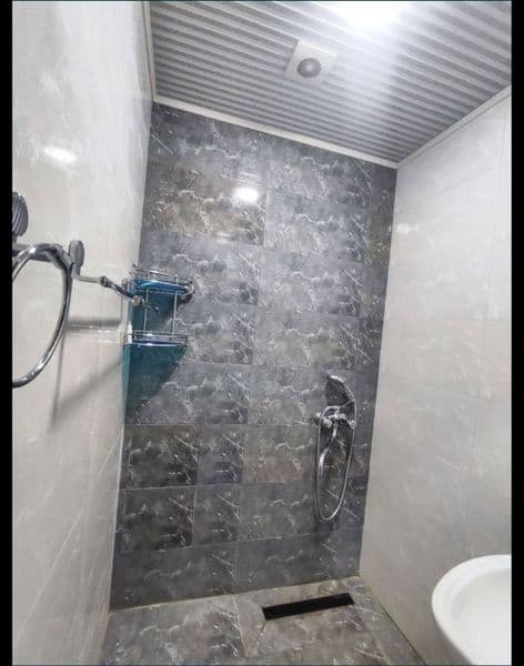 Qizlarga kvartira <br />
<br />
Manzil: Qoraqamish 2/4, SNB 