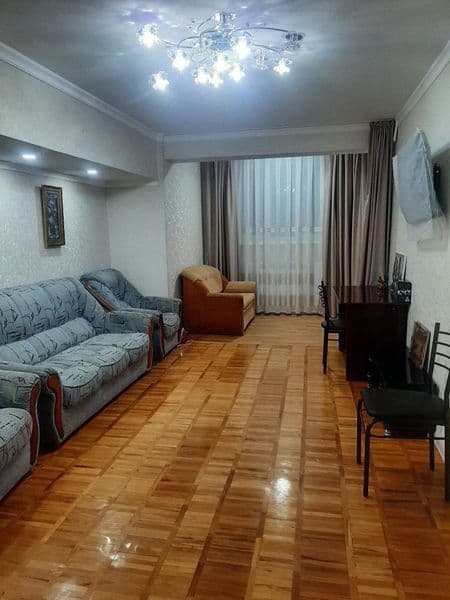 Срочно сдаю 2-х комнатную квартиру..Для семейной пары с одни