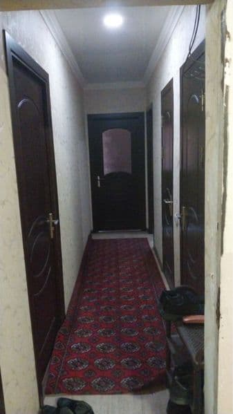 Chorsu qoratosh makhallada 3xonali kvra bor, sharoiti toza j