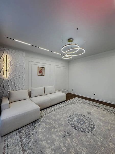 2 комнатную квартиру на 3 этаже,<br />
В квартире есть все н