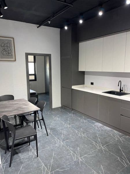 Собственник, сдаю в аренду 2х комнатную квартиру <br />
ЖК А