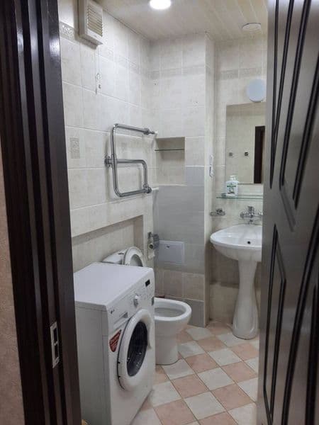 Отличное расположение дома - всё рядом - много магазинов, Це — фото 5