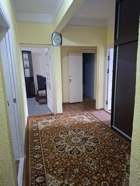 Sergili moshina bozor yonida 9 etajli domni 9 chi etajida 3 