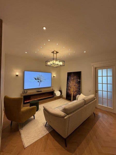 Район: Яккасарайский<br />
Адрес: Сеул мун <br />
<br />
Ком