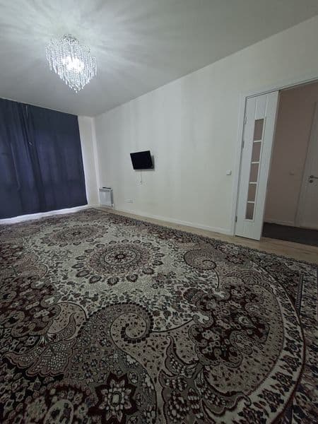 Olmozor city v blokda 2 xonali uy ijaraga beramiz,faqat oila