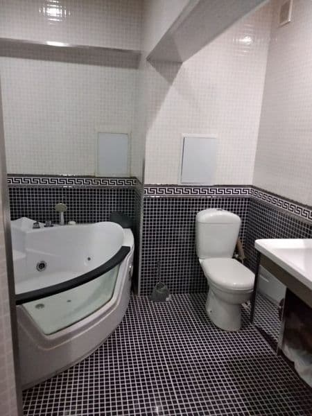 Сдаю 2х комнатная  квартиру евро ремонт со всеми удобствами 