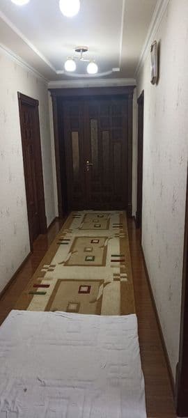 Nukus kinoteatriga yaqin joyda 3 xona uy oilaga uzoq muddatg