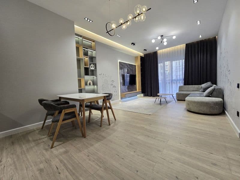 Сдаётся квартира 2х комнатная <br />
Площадь 75м2<br />
Этаж