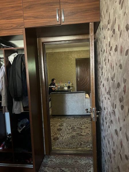 Сдам 2 комнатную на 2 этаже в среднем состоянии , имеется не — фото 2