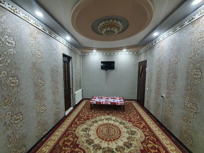 Район - Алмазарский<br />
Ориентир - Жомий<br />
Комнат - 1х