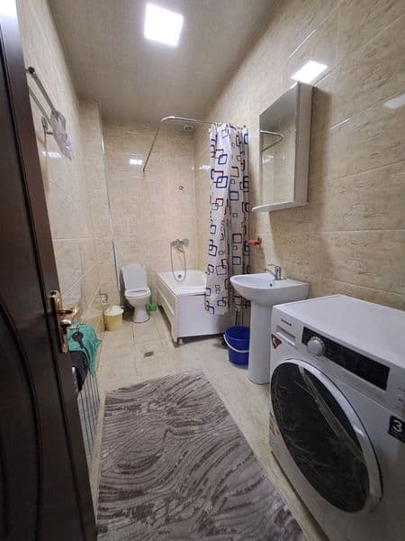 Отличное расположение дома - всё рядом - много магазинов, Це — фото 3