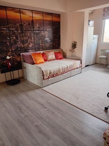 1 комнатная студия, с ремонтом, с мебелью, с техникой, телев