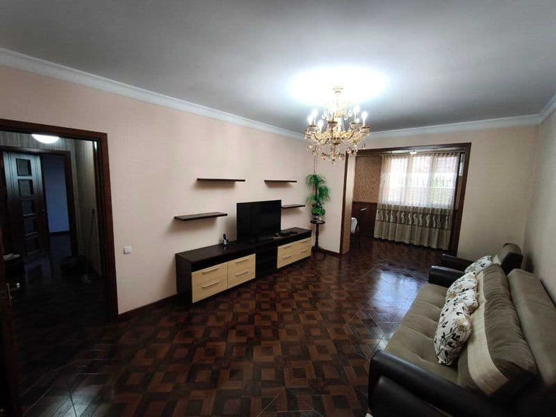 Сдаётся квартира на Ойбеке. <br />
Комнат 4<br />
Этаж 4<br  — фото 2