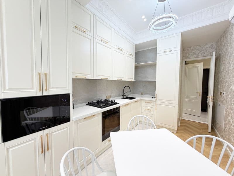 Новая чистая уютная квартира с дизайнерским ремонтом <br />
