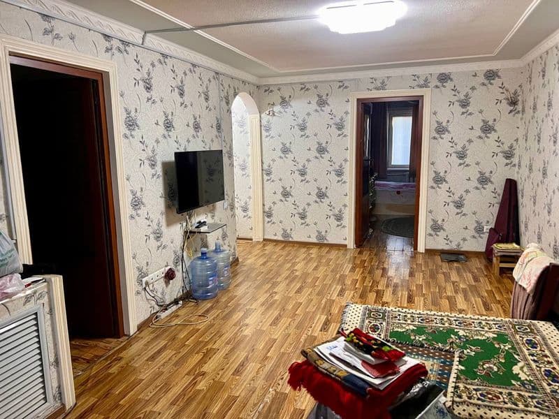 Метро М.Улуғбек ёнида 2 хонали уй ижарага берилади.<br />
3-