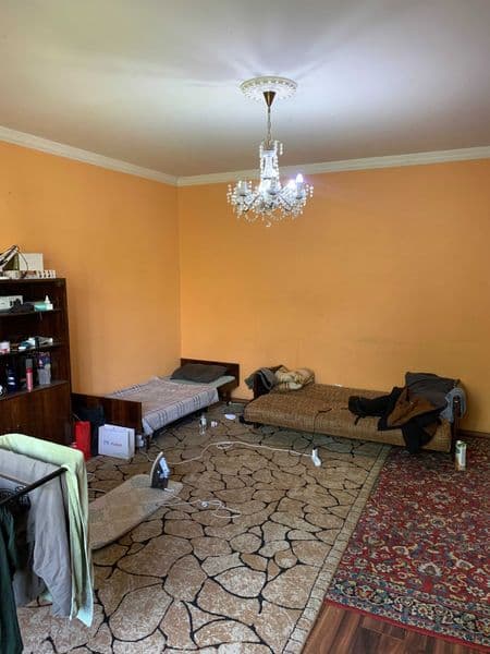 Студент йоки ишлайдиган болани оламиз. Хамма шароитлари бор 