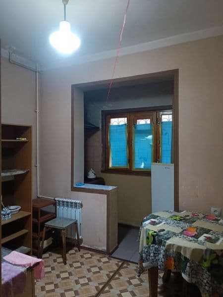 Юа-4 Автосалон 1/1/4 <br />
270 у.е. + оплата за :<br />
Све