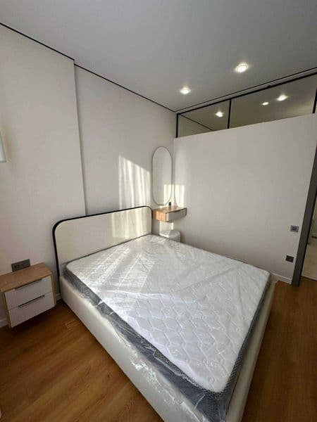 3 комнатную квартиру на 8 этаже,<br />
В квартире есть все н