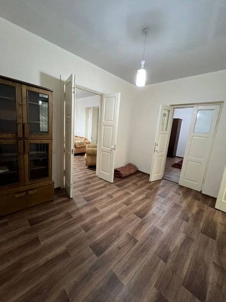 Ориентир: алайский базар<br />
4 комнатная квартира <br />
2 — фото 2