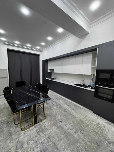 Сдаётся 4-комнатная квартира в современном доме, район Шайха