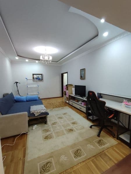 Мирабадский район, метро Ойбек.<br />
- 3 комнатная, 3 этаж,