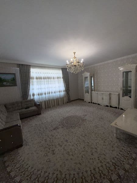 Сдается 3-комнатная квартира. Рядом рынок Алой. Есть парково