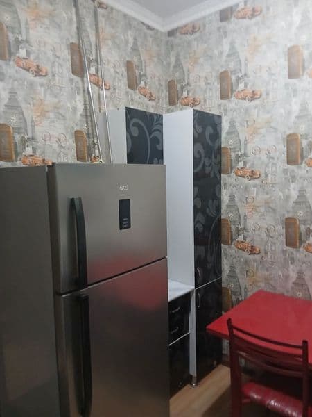 Zaksli oilaga srochni ijaraga qo'yiladi atrofida maktab, Bog