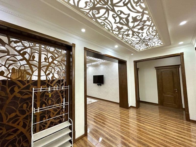 Квартира находится в Центре города по улице С. Азимова рядом — фото 2