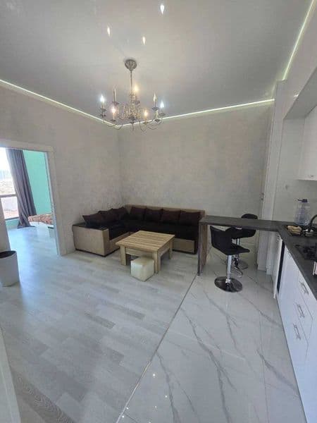 Новая, в новостройке, всё есть.<br />
Без залога, не больше 