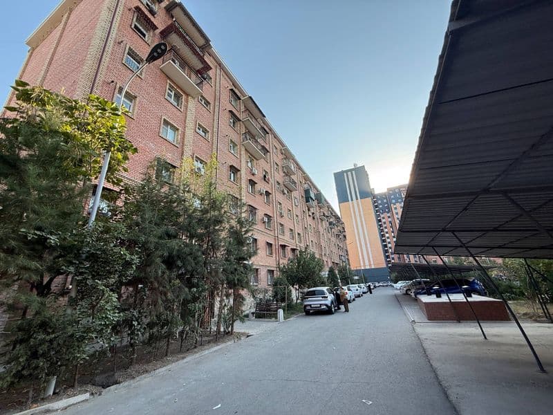 Sergeli Sputnik 16a ijaraga kvartira beriladi. <br />
3 xona