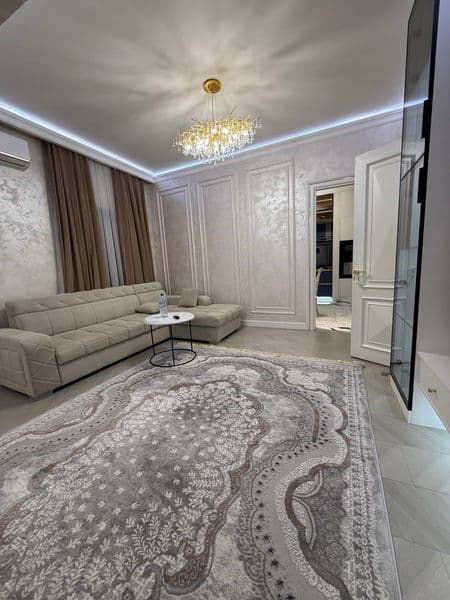 Отличное расположение дома - всё рядом - много магазинов, Це — фото 2