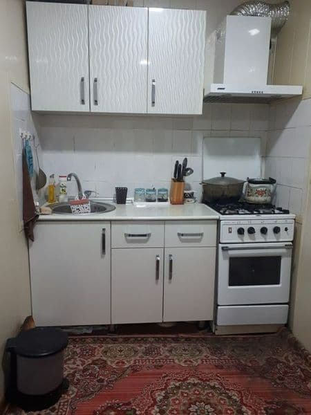 Квартирага студент болаларни оламиз. 3 хонали. Хозяйкали.