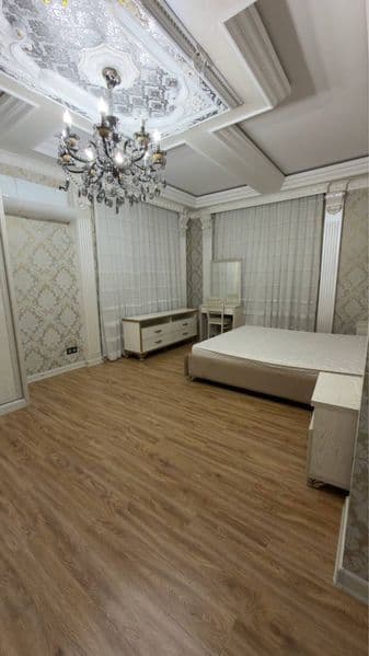 Отличное расположение дома - всё рядом - много магазинов, Це — фото 3