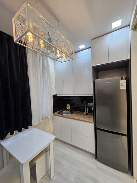 Новостройка Паркент 1й.этаж 2 ком.65м2 ц.800$ собственник