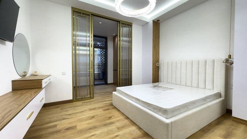 Отличное расположение дома - всё рядом - много магазинов, Це — фото 2