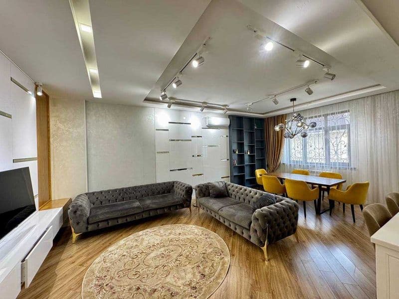 Район: Юнусабадский<br />
Адрес: хон сарой<br />
<br />
Комн